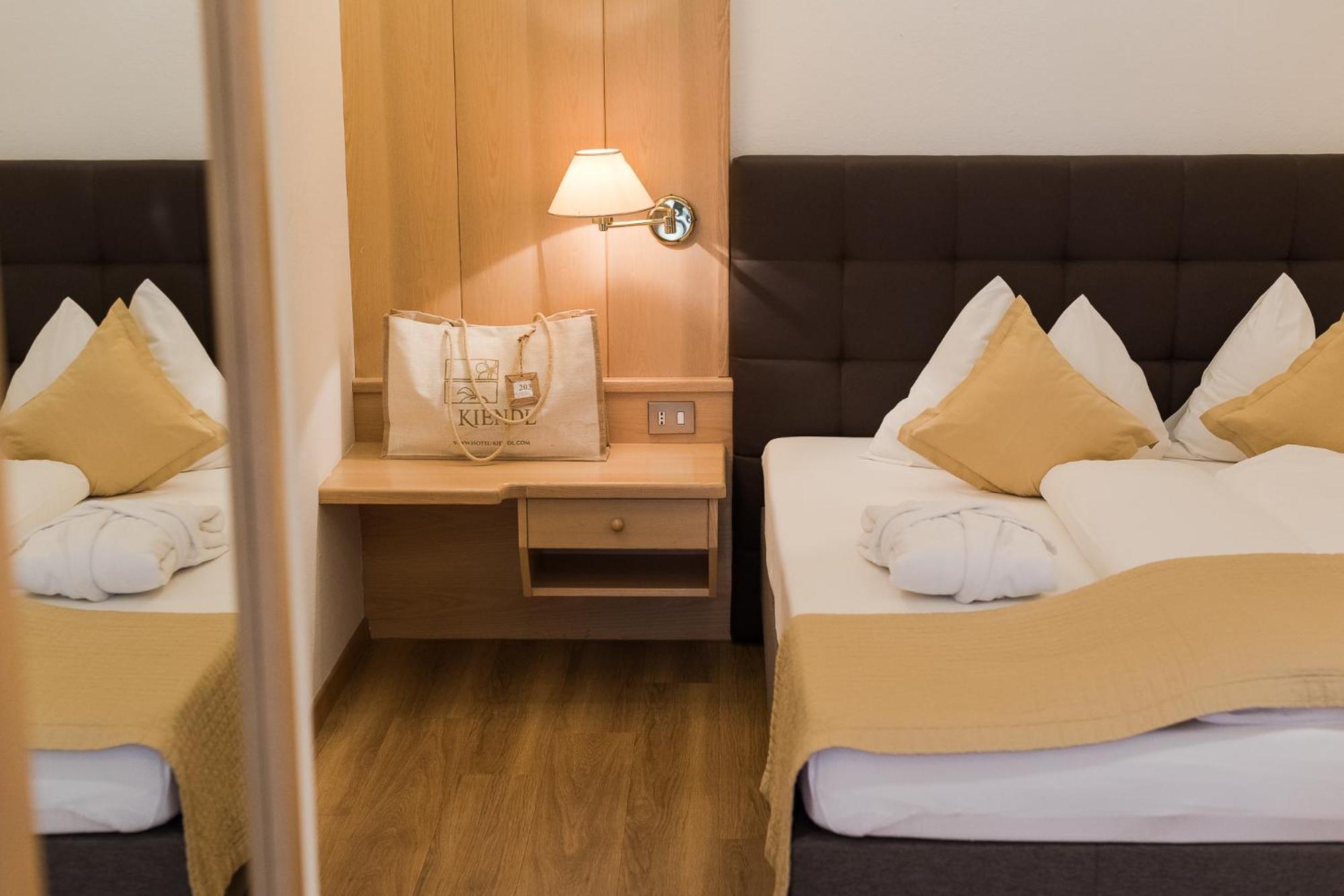 Hotel Kiendl Schenna Kamer foto