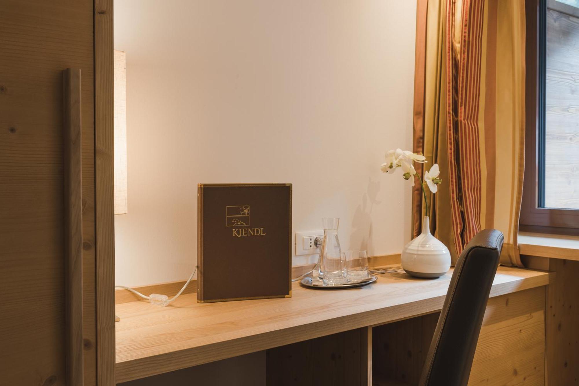 Hotel Kiendl Schenna Kamer foto