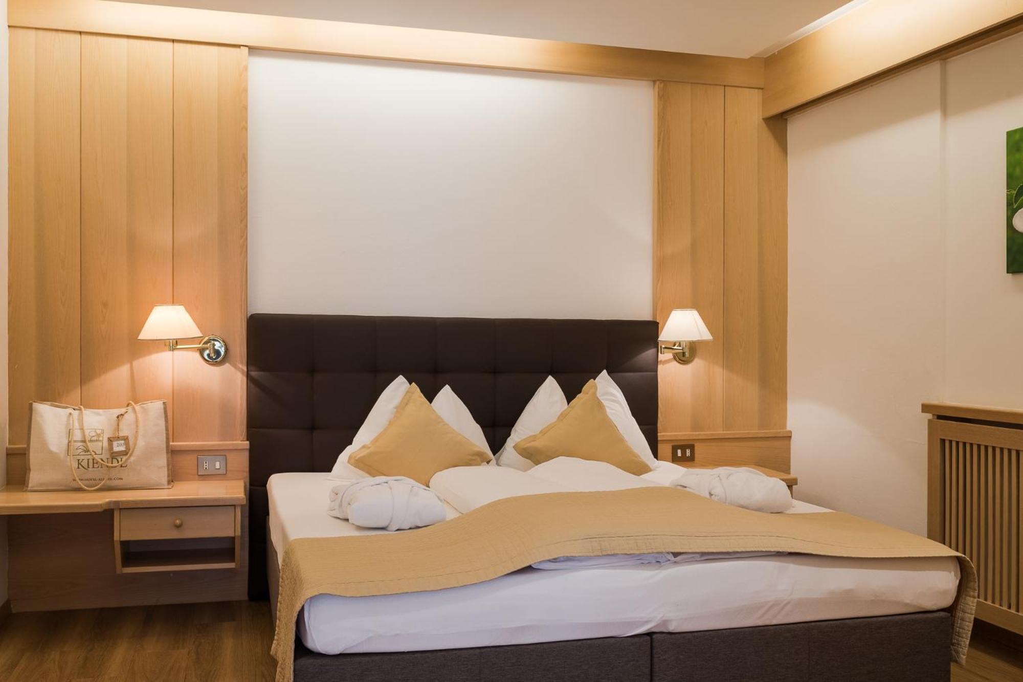 Hotel Kiendl Schenna Kamer foto